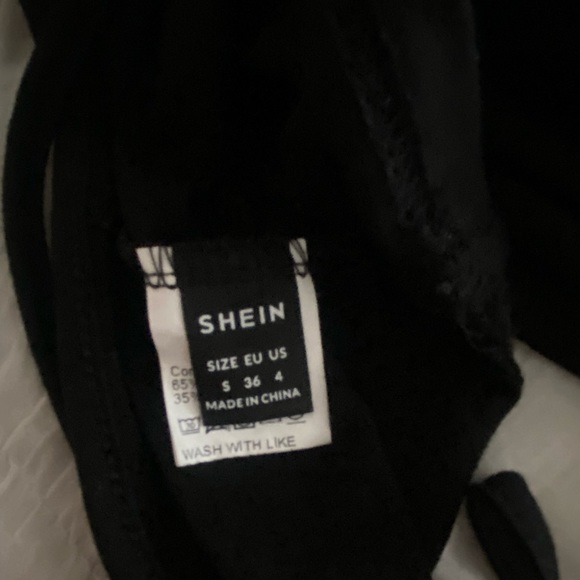 Black halter top - Picture 4 of 4